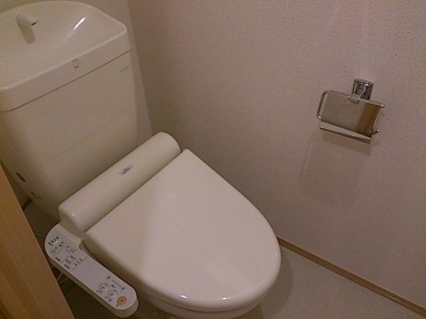 トイレ　ウォシュレット付きです。