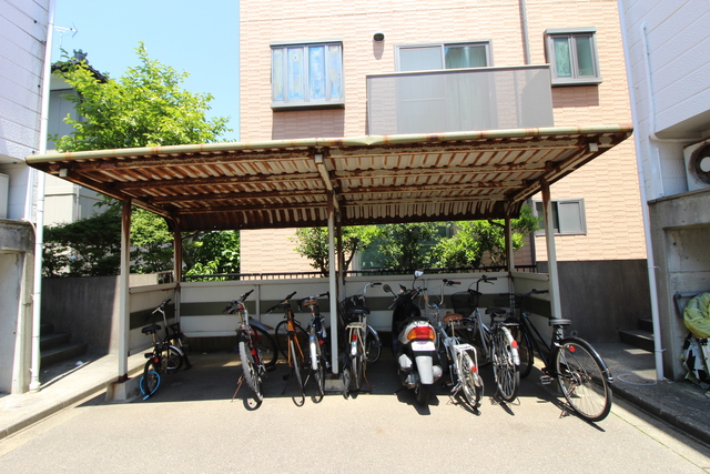 その他共有部分　屋根付き駐輪場