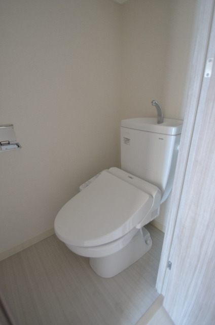 地下鉄海岸線 みなと元町駅 徒歩2分 15階建 築7年のトイレ写真