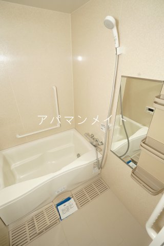 バス・シャワールーム　落ち着いた空間のお風呂です