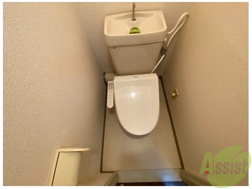 トイレ　温水洗浄便座付きのトイレは、使用しやすくうれしいですね。