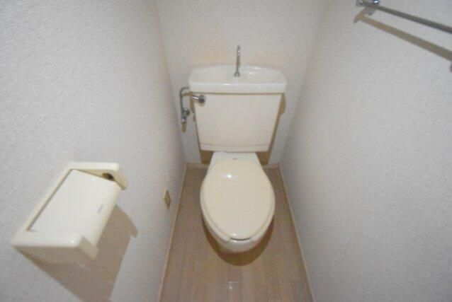 トイレ　別部屋の参考写真です。