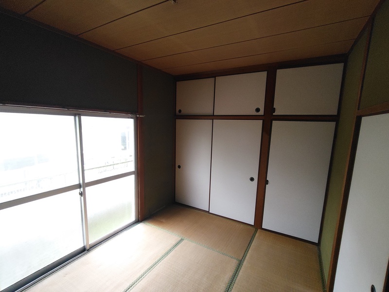 鳥屋荘6号の居間写真