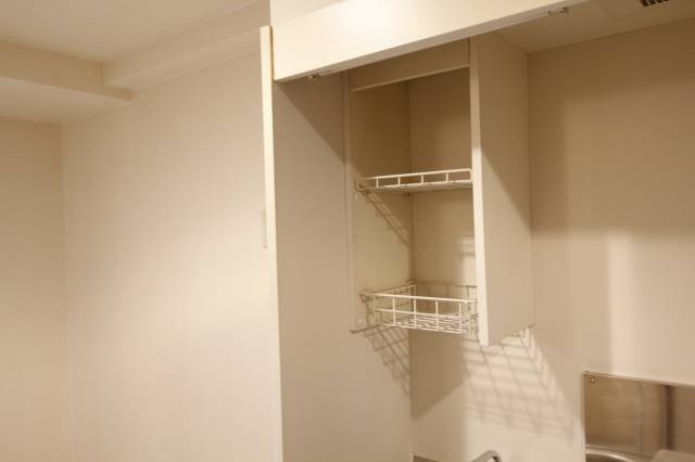 収納　キッチン上に収納あります。２０７号室の写真です。