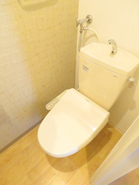 地下鉄東豊線 月寒中央駅 徒歩10分 4階建 築11年のトイレ写真