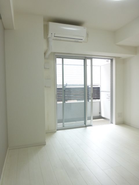 居室・リビング　※別部屋の参考写真です。