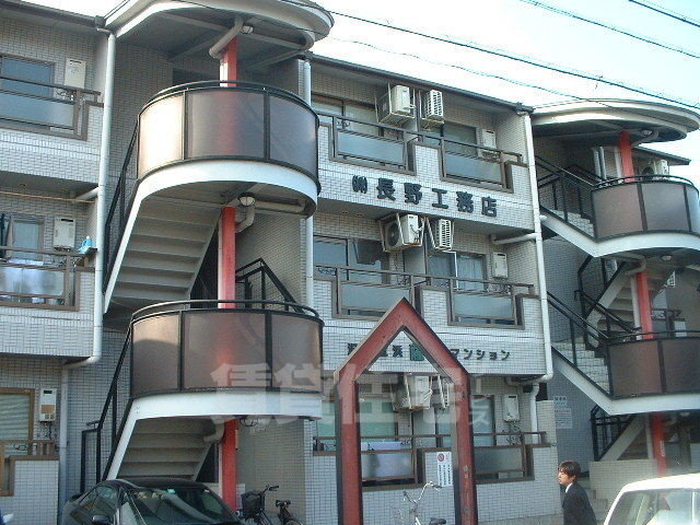 プラットホーム沢良宜の外観写真