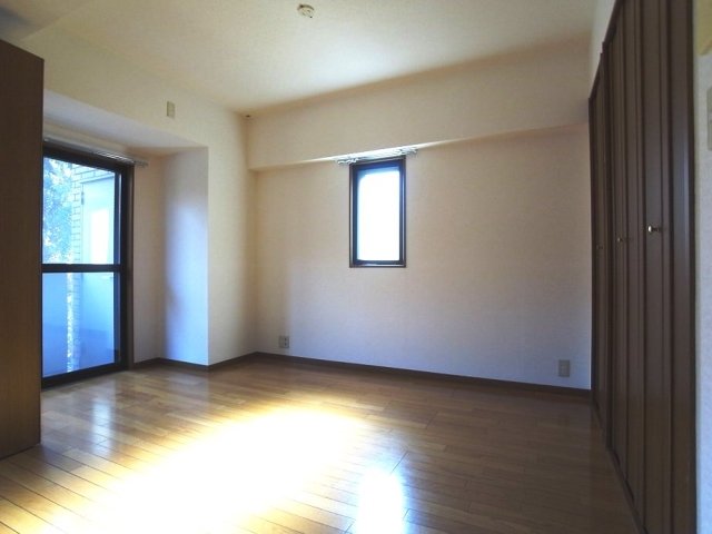 ヴァンシャルマンOZの居間写真