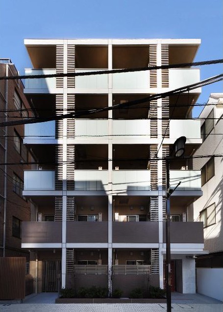 建物外観　鉄筋コンクリート造のがっちりとした建物。