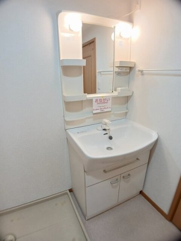 洗面設備　コンパクトで使いやすい洗面所