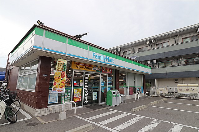 コンビニ　ファミリーマート吉田駅北店（コンビニ）まで260m