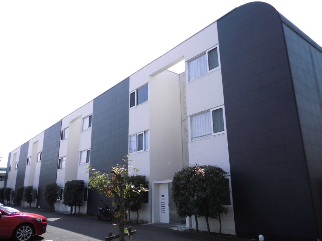 建物外観　防犯カメラ設置・オートロック完備・光ファイバー／ＣＡＴＶ対応