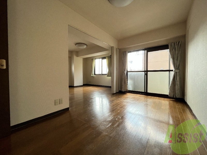 居室・リビング　７帖の洋室です。生活のメインとなるお部屋ですね。