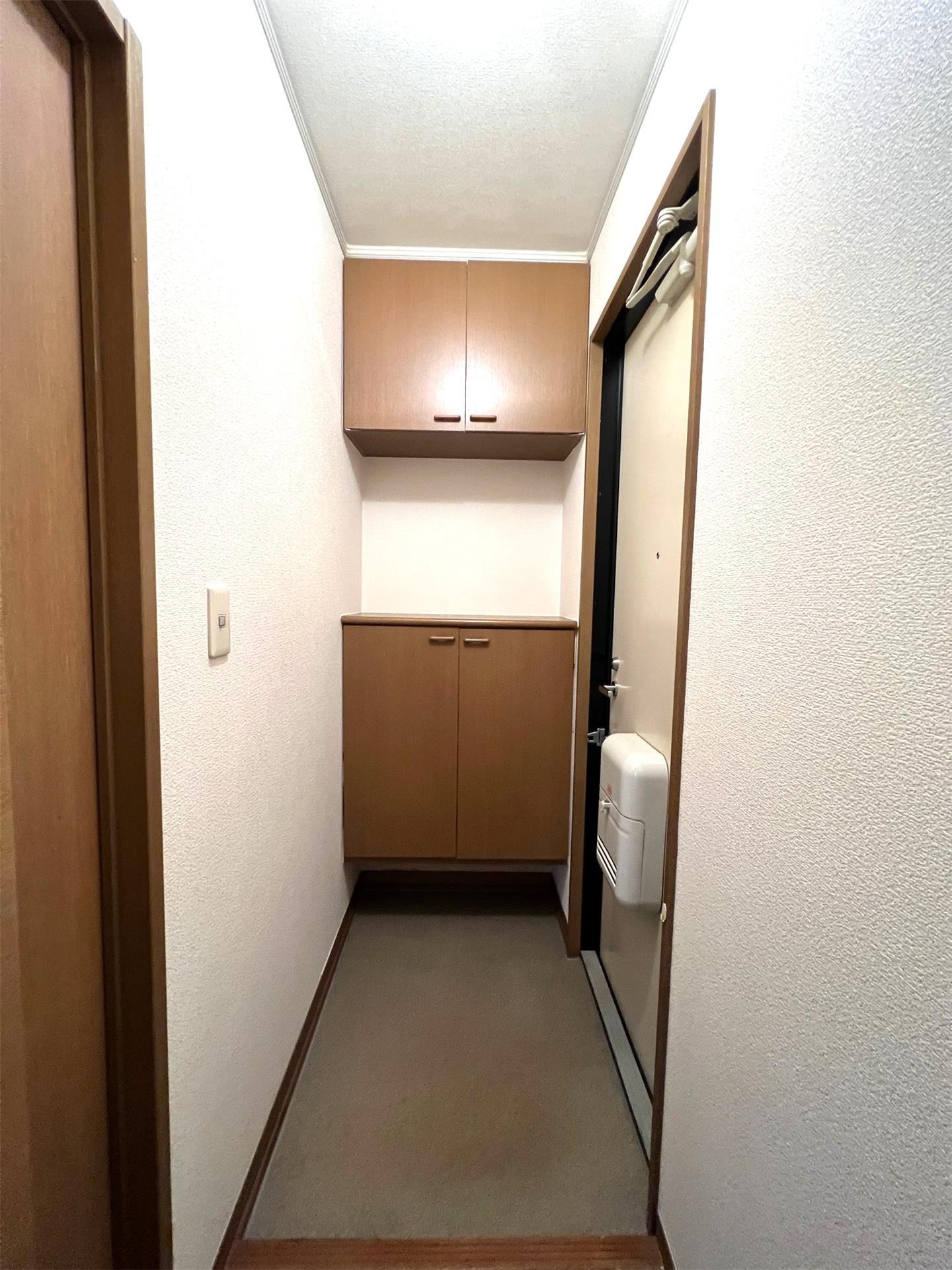 玄関　広々玄関。室内が見えないので訪問者がきても安心