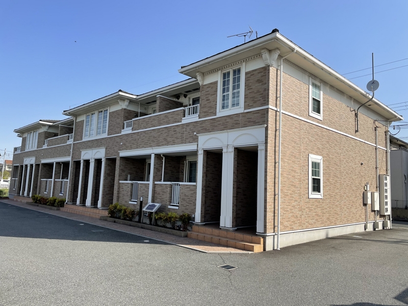 加古川市平岡町中野のアパートの建物外観