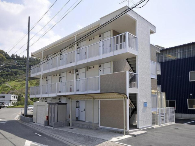 【松山市北吉田町のマンションの建物外観】