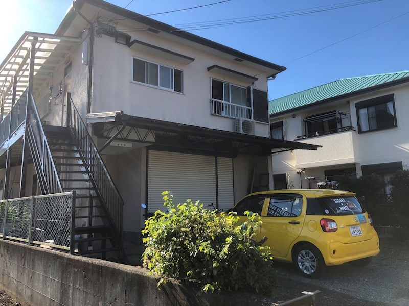 小田原市久野のアパートの建物外観