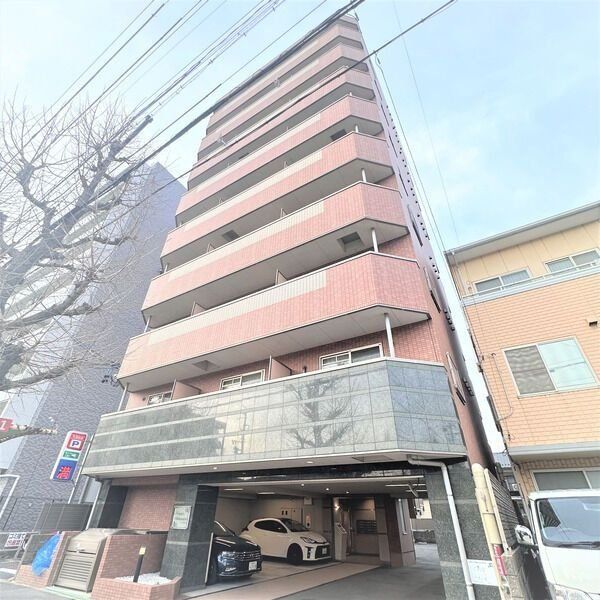 名古屋市北区城見通のマンションの建物外観