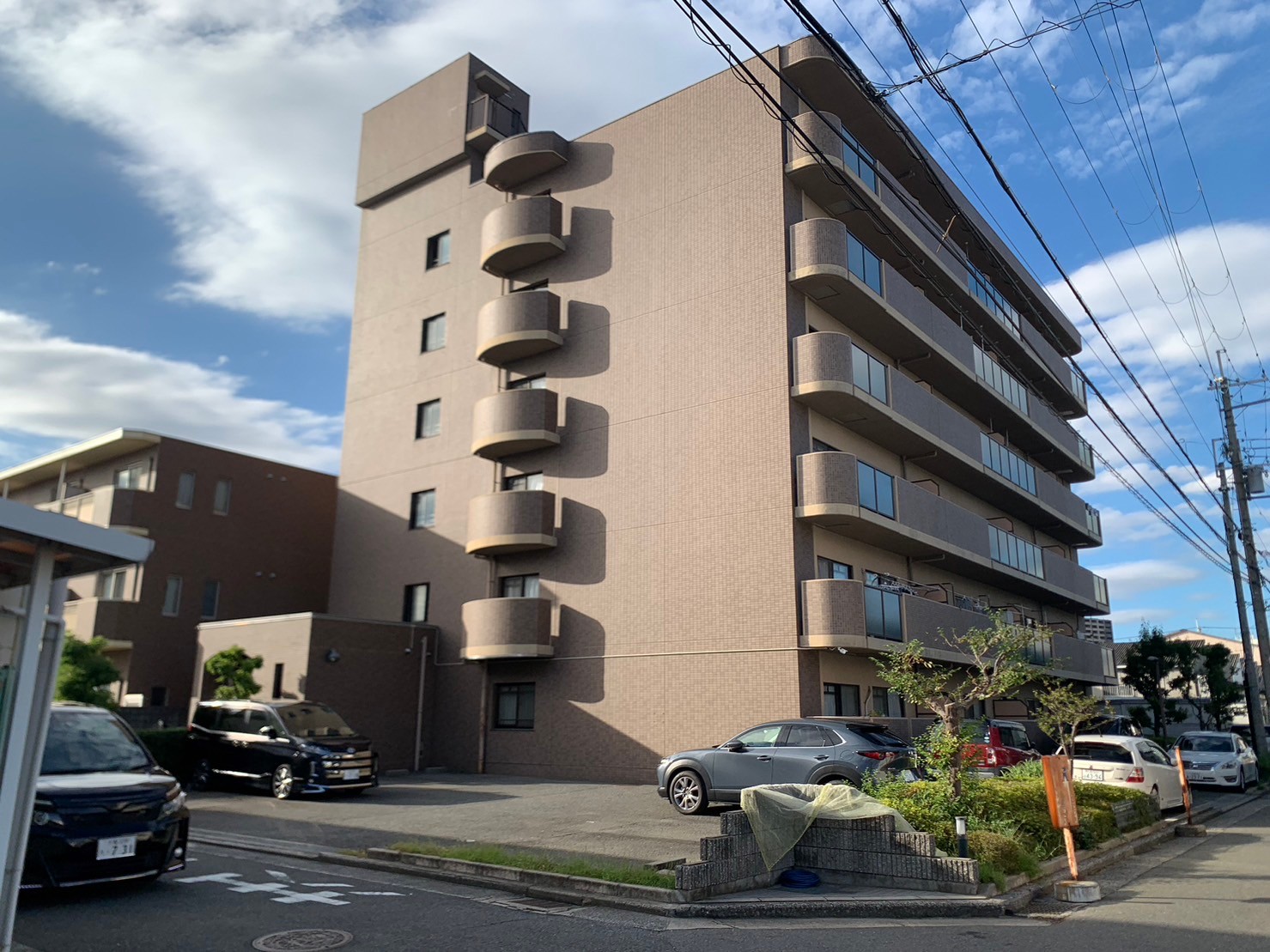 八尾市跡部本町のマンションの建物外観