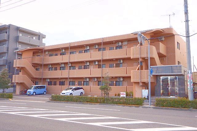 高松市木太町のマンションの建物外観