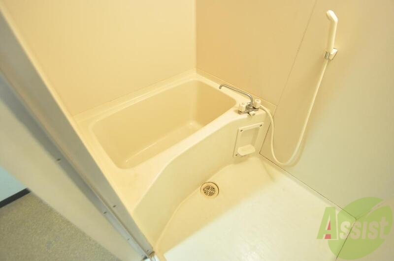 バス・シャワールーム　広めのお風呂は一日の疲れを癒してくれます。