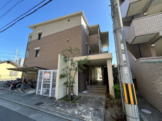 高槻市上牧北駅前町のマンションの建物外観