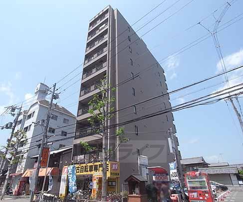 京都市右京区西院乾町のマンションの建物外観