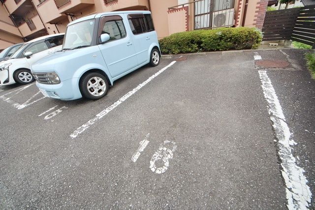 【横浜市青葉区市ケ尾町のマンションの駐車場】