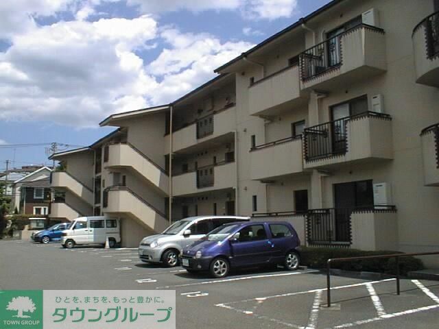 横浜市青葉区市ケ尾町のマンションの建物外観