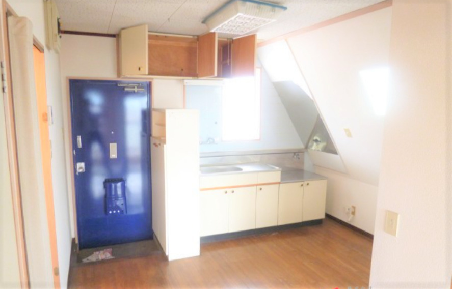 居室・リビング　こちらの居間で趣味の時間をお楽しみください