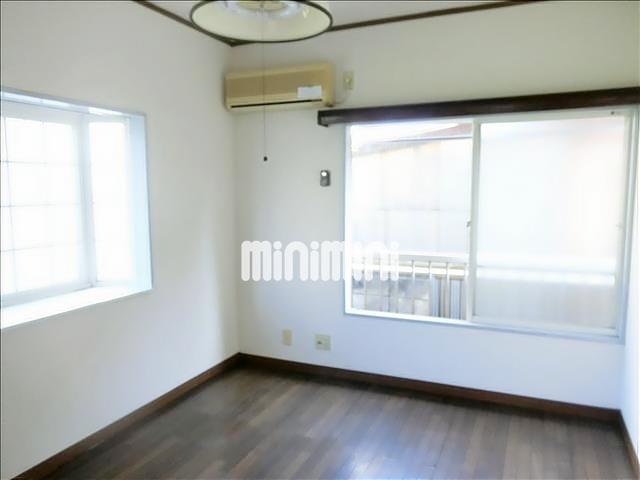 居室・リビング　明るい日差しが入り込むお部屋です