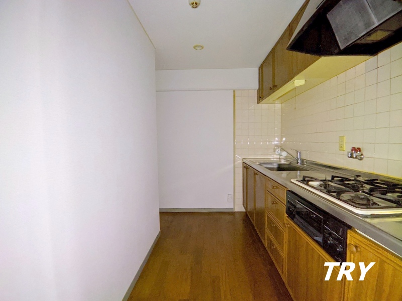 キッチン　3口コンロのシステムキッチン