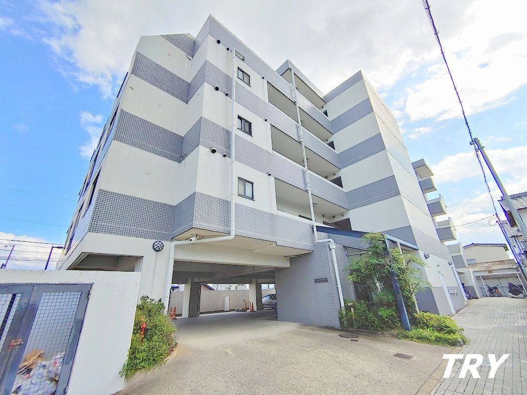 建物外観　駅近のエレベーター付きマンション