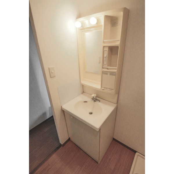 洗面設備　同じ建物の別の部屋