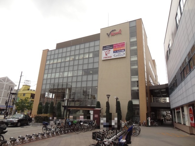 ショッピングセンター　ヴュール阪急三国（ショッピングセンター）まで240m