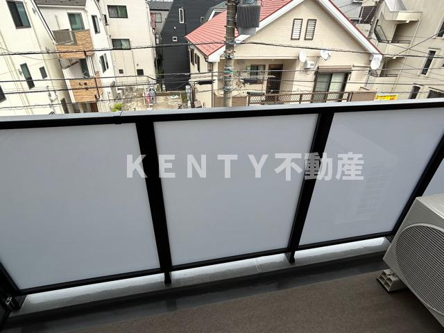 バルコニー　開放的で明るい空間を演出してくれるバルコニーです