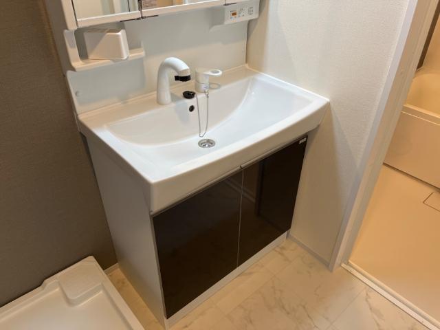 洗面設備　シャワー付洗面台