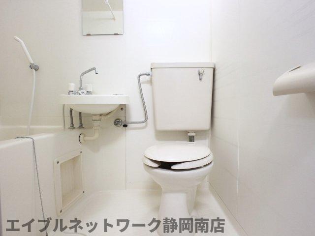 トイレ　ゆったりとした空間のトイレです