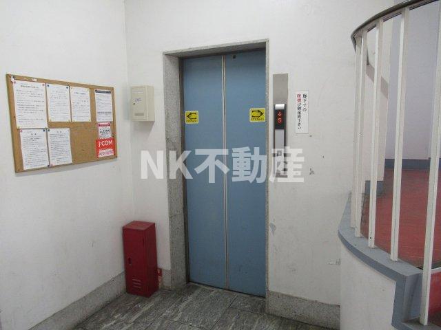 ロビー　エレベーターです