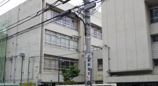 小学校　新宿区立鶴巻小学校（小学校）まで325m