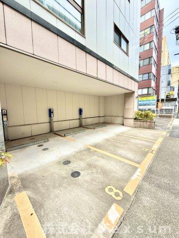駐車場　駐車場があるので、車を買う予定の方も安心です