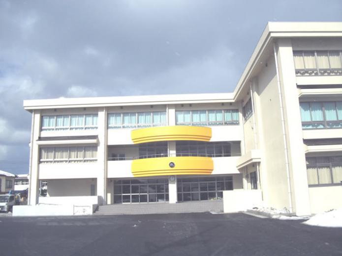 小学校　柏崎市立枇杷島小学校（小学校）まで520m