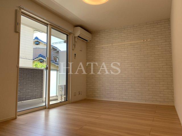 居室・リビング　同物件別部屋です