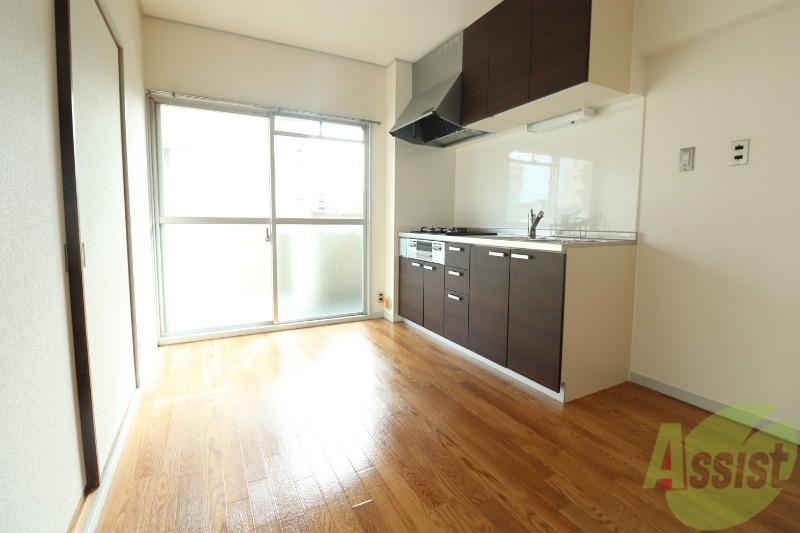 居室・リビング　南向きから光が差し込んでます