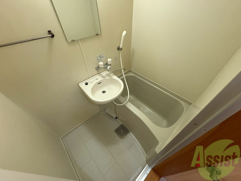 バス・シャワールーム　お風呂になります。一日の疲れを癒してくださいね。