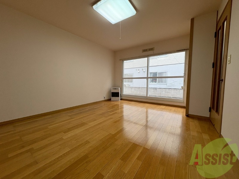 居室・リビング　広くてきれいなリビングです！快適に過ごせそうですね。