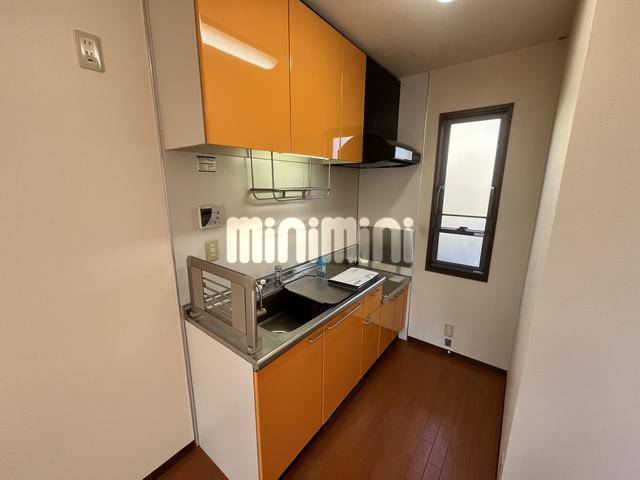 キッチン　窓付きなので換気がしやすいキッチンです。