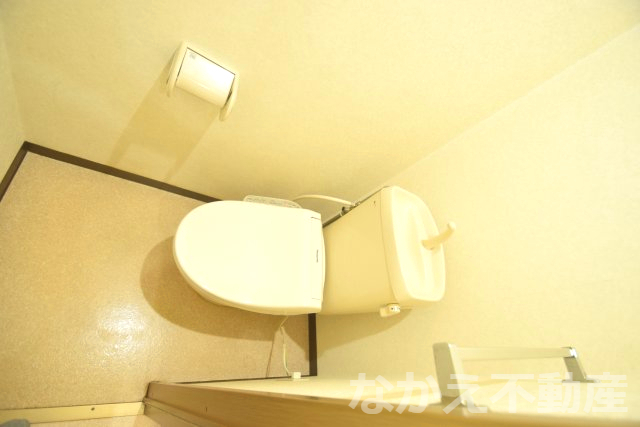 トイレ　落ち着いた色調のトイレです