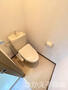 トイレ　落ち着いた色調のトイレです