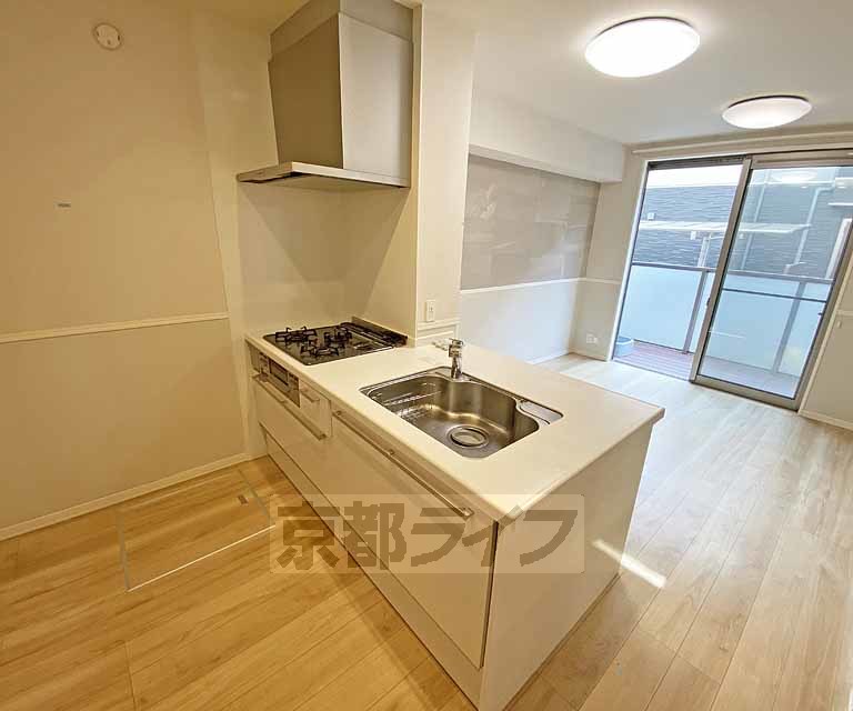 キッチン　対面式のシステムキッチンです。